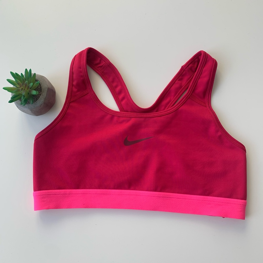 Pink Nike sports bra perfect for working out✨